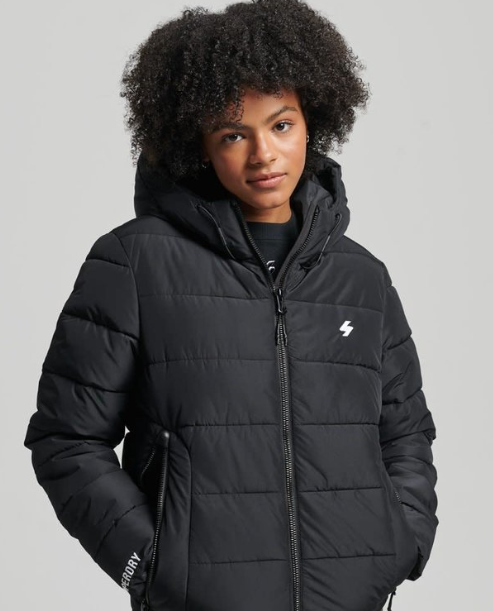 Superdry in Italia nel 2025: tra nuove sfide e opportunit&agrave; di crescita